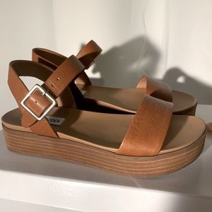 Steve Madden: BRAND NEW Platform Sandals